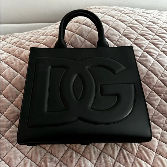 NWTS Medium calfskin DG Daily shopper Retails 
$2,340 bag tote with dust bag - Picture 16 of 16